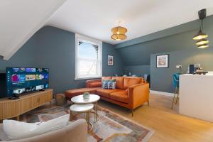 Et tv og/eller underholdning på New! Stylish 2BR in Gladstone