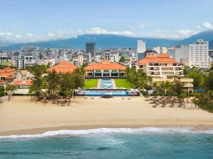 een luchtfoto van een strand met een resort bij Pullman Danang Beach Resort in Da Nang