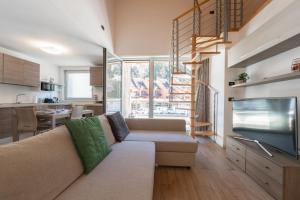 a living room with a couch and a large television at Appartamento Jubilant in Comano