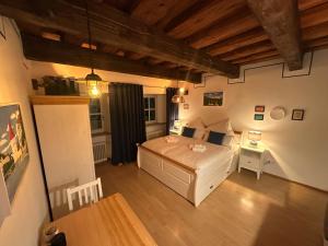 Postel nebo postele na pokoji v ubytování Gemütliches Altstadtjuwel im Herzen Passaus + 10 fotografií