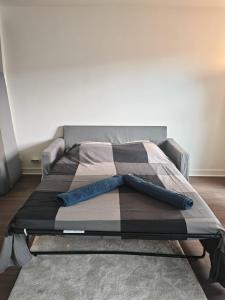 a bed with two pillows on it in a room at Charmant studio meublé avec jardinet - 25 m2 - Orsay - Le Guichet in Orsay