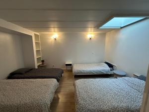 Ένα ή περισσότερα κρεβάτια σε δωμάτιο στο Domaine de l'Eculaz