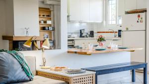 Η κουζίνα ή μικρή κουζίνα στο Piraeus Bright Apt +39 φωτογραφίες