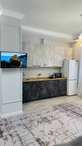 Η κουζίνα ή μικρή κουζίνα στο Красивые апартаменты на ЭКСПО