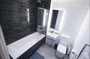 Koupelna v ubytování 1 Bedroom apartment near Canning Town