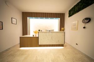 Ο χώρος του λόμπι ή της ρεσεψιόν στο SALERNUM Luxury Apartments
