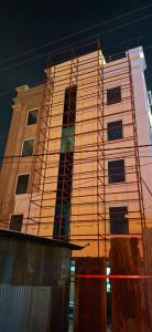 El edificio en el que está el hotel