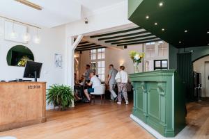 Επισκέπτες που μένουν στο Logis - Hostellerie Saint-Louis & Restaurant Pauze