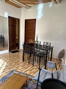 Galería fotográfica de Bayay Tayuha 2BR island work home WiFi with UPS en General Luna