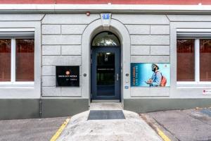 Фасад или вход в Delta City Hotels