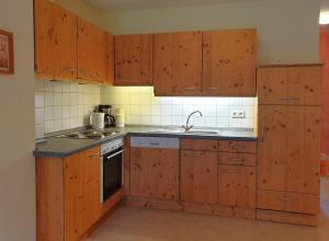 Kuchyň nebo kuchyňský kout v ubytování Natur Ferienpark 32 - App D
