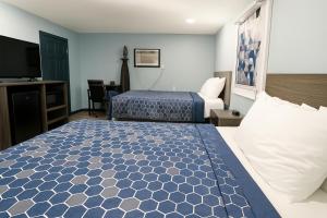 a hotel room with a bed and a desk at Hillsboro Inn & Suites in Hillsboro