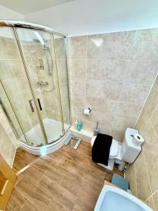 Koupelna v ubytování Cambridge Cozy Retreat House 2 Bedrooms 5 sleeping + 20 fotografií