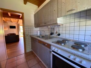 Kuchyň nebo kuchyňský kout v ubytování Natur Ferienpark 3 - Ferienhaus Typ C + 12 fotografií