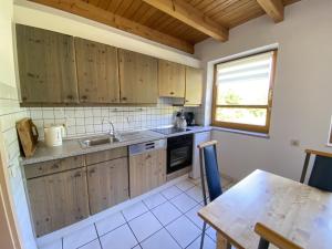 Η κουζίνα ή μικρή κουζίνα στο Natur Ferienpark 20 - Typ A