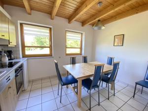 Η κουζίνα ή μικρή κουζίνα στο Natur Ferienpark 20 - Typ A