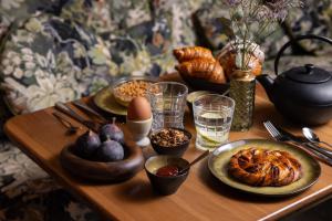 a wooden table with plates of food on top at 1.75 Paris La Trêve in Paris