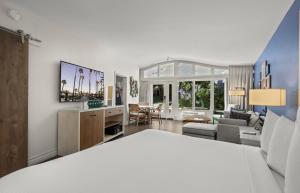 Postel nebo postele na pokoji v ubytování Paradise Point Resort & Spa + 92 fotografií