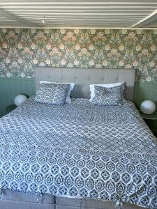 Ένα ή περισσότερα κρεβάτια σε δωμάτιο στο Mountain House Overlooking Rönnäng Archipelago