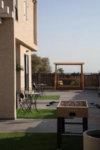 a ping pong table in the middle of a yard at וילה מעגל השמש in Poriyya Illit