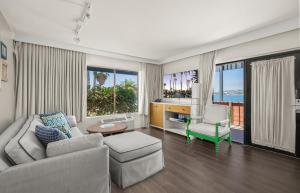 TV a/nebo společenská místnost v ubytování Paradise Point Resort & Spa