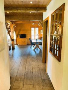a dining room with a table and chairs in a room at Haus Itten in Hondrich