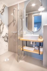 Ένα μπάνιο στο Alice Backyard-Holiday home and Spa +59 φωτογραφίες