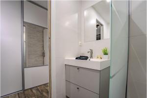 a bathroom with a sink and a mirror at Ski in-out, Heart Val Thorens, Charming Studio, Wifi in Val Thorens