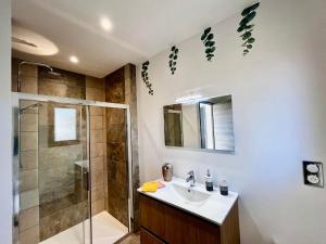 Fotografie z fotogalerie ubytování Maison neuve Jacuzzi et Piscine Haut de Gamme v destinaci Vallon-Pont-dʼArc