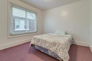 Postel nebo postele na pokoji v ubytování Easy Dtwn Detroit Access! Pet-Friendly Family Home