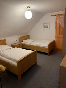 Postel nebo postele na pokoji v ubytování Ferienwohnung Monteurwohnung Heinrich