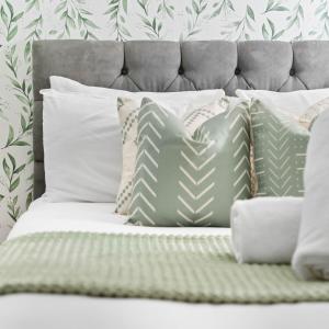 Ένα ή περισσότερα κρεβάτια σε δωμάτιο στο Stylish 5 Bed & 5 Bath House with Garden & Off-Street Parking 376M