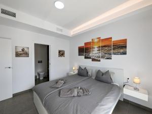 Postel nebo postele na pokoji v ubytování R-58 New Luxury + 27 fotografií