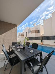 Bazén v ubytování R-58 New Luxury nebo v jeho okolí