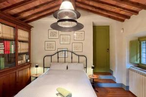 En eller flere senge i et værelse på Historic Ensemble Near Florence In Tuscany