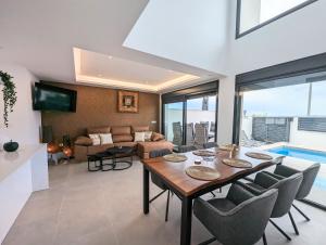 Posezení v ubytování R-40-B Luxury Pool