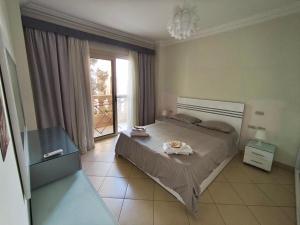 Postel nebo postele na pokoji v ubytování One- bedroom apartment S3 in Vip Zone Sunny Lakes + 36 fotografií