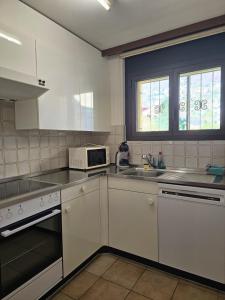 Η κουζίνα ή μικρή κουζίνα στο Casa Rivapiana, 1,5-Zimmerwohnung by HolAp SA