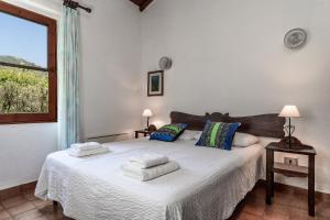 a bedroom with a large bed with towels on it at Villa Roberta in Monte Nai
