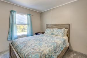 une chambre avec un lit, des rideaux bleus et une fenêtre dans l'établissement Coastal Cozy - Newport Home with Private Hot Tub, à Broad Creek