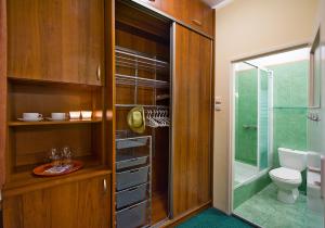 a bathroom with a toilet and a glass shower at Dom Wypoczynkowy Helunia in Jurata +41 photos