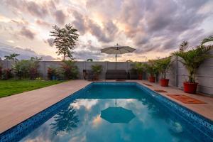 Bazén v ubytování Serenity by Uberois nebo v jeho okolí