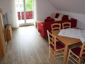 a living room with a bed and a table and chairs at Haus Beilerstädtle in Oppenau