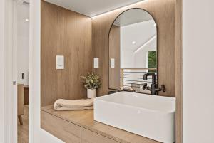 Ένα μπάνιο στο Great Lodge at Carter Bridge Estate +46 φωτογραφίες