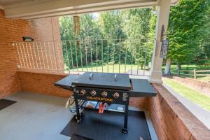 Φωτογραφία από το άλμπουμ του Martinsville Gem - Fireplace, Pets, Near the Park σε Martinsville