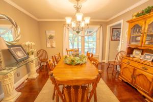 Φωτογραφία από το άλμπουμ του Martinsville Gem - Fireplace, Pets, Near the Park σε Martinsville