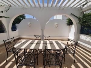 Fotografie z fotogalerie ubytování Golden Tulip spacious 1 bedroom with terraces v destinaci Gammarth