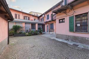 Το κτήριο όπου στεγάζεται  το διαμέρισμα