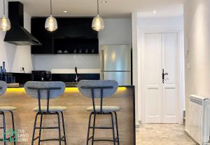 Kuchyň nebo kuchyňský kout v ubytování New 1 bedroom with garden and sea side at Marsa Cornich