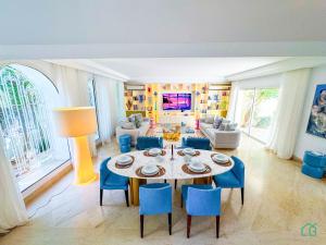 Posezení v ubytování Villa des artistes : Villa de luxe à Carthage